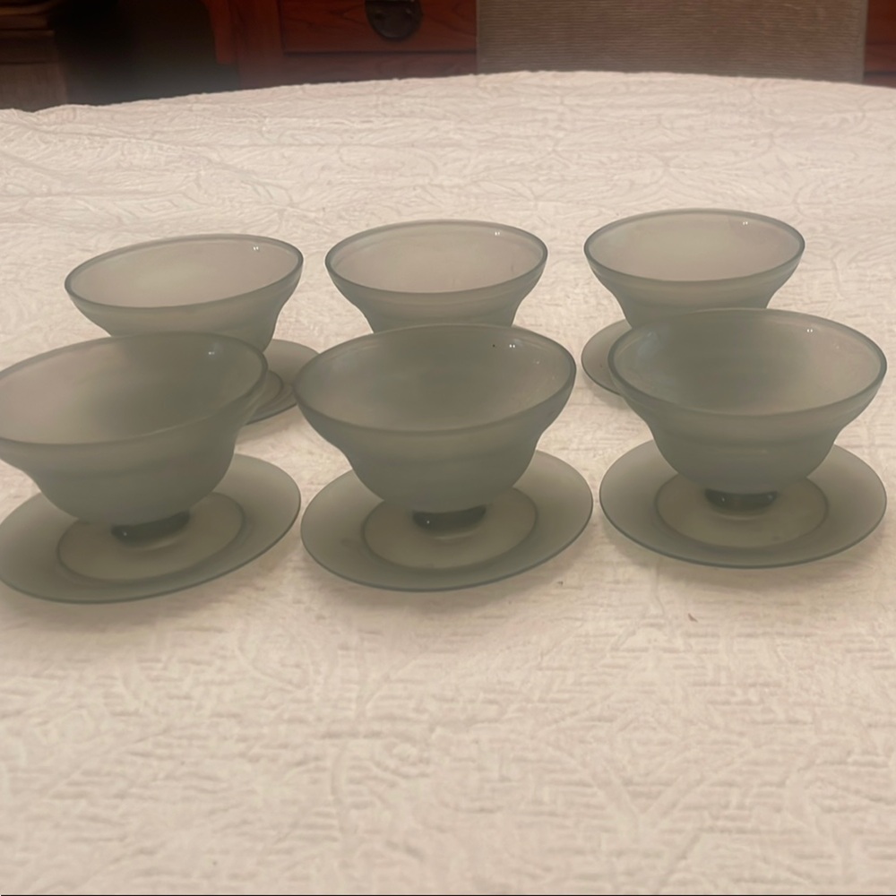 6  Vintage Tupperware Set dessert bowls with lids Frosted Gray